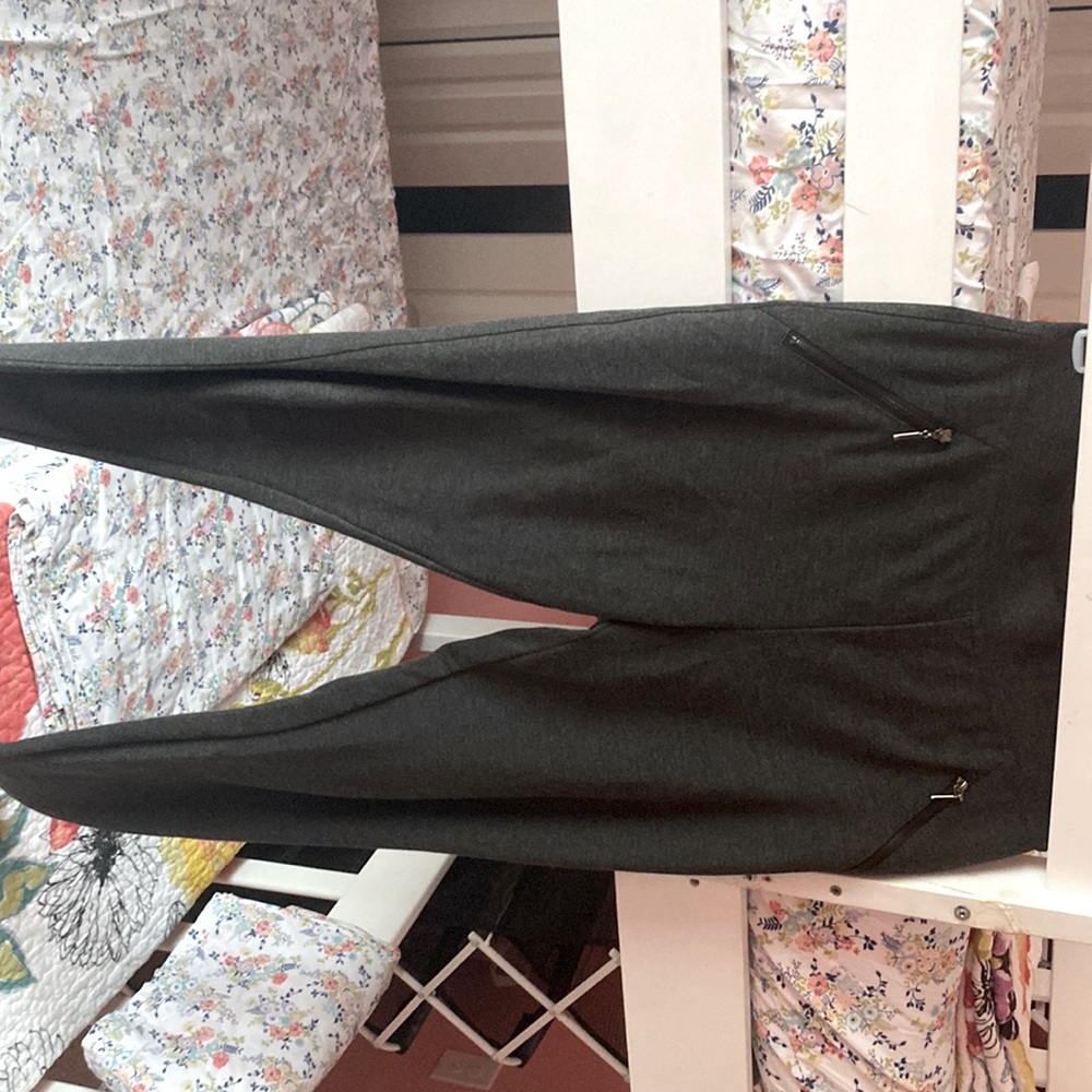 Pants with 2 side zipped pockets